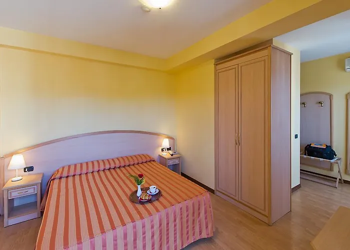 Dei Fiori מלון 3*