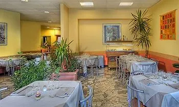 Dei Fiori 3* באוונו